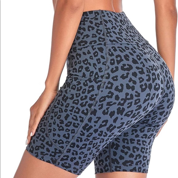 NEW! Yoga Biker Shorts High Waisted Pockets Zone Compression Gray Leopard Medium - Picture 3 of 11